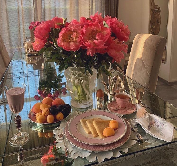 ladivinefemme's tweet photo. 𝐃𝐚𝐢𝐥𝐲 𝐑𝐨𝐮𝐭𝐢𝐧𝐞 𝐓𝐢𝐩𝐬 ✨
☁️ follow a to-do list &amp; schedule
☁️ tend to work, tasks, errands
☁️ read, stretch, exercise, relax, write
☁️ do hair &amp; skincare in am + pm
☁️ say affirmations twice daily
☁️ stay energized with healthy food
☁️ sleep earlier for more daytime https://t.co/zahq6JfLg7