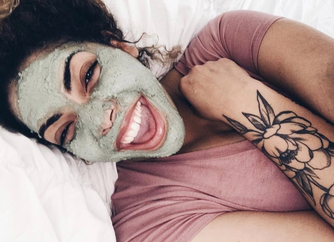 LUSHSouthAfrica's tweet photo. Mondays are for masking 😁💚Exfoliation for the nation is back in stores and online 😃
Mask of Magnaminty is the minty mask of dreams 😁 Get ready for that (minty) fresh feeling 💫🌈
📸: @giannnnna 💚
#Masking #LushCosmetics #Vegetarian #LushFaceMask #MaskofMagnaminty https://t.co/njLVt0K9y9