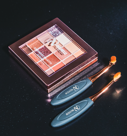 CrystalHeartsCo's tweet photo. The Cashmere Palette and Elite Brushes go together like @Starbucks' #ToastedWhiteChocolateMocha in January ☕💕

#nuview #makeup #cosmetics #mua #makeupaddict  #beauty #organicbeauty #naturalbeauty #makeupmafia #makeuplife https://t.co/pywc5hP9B1