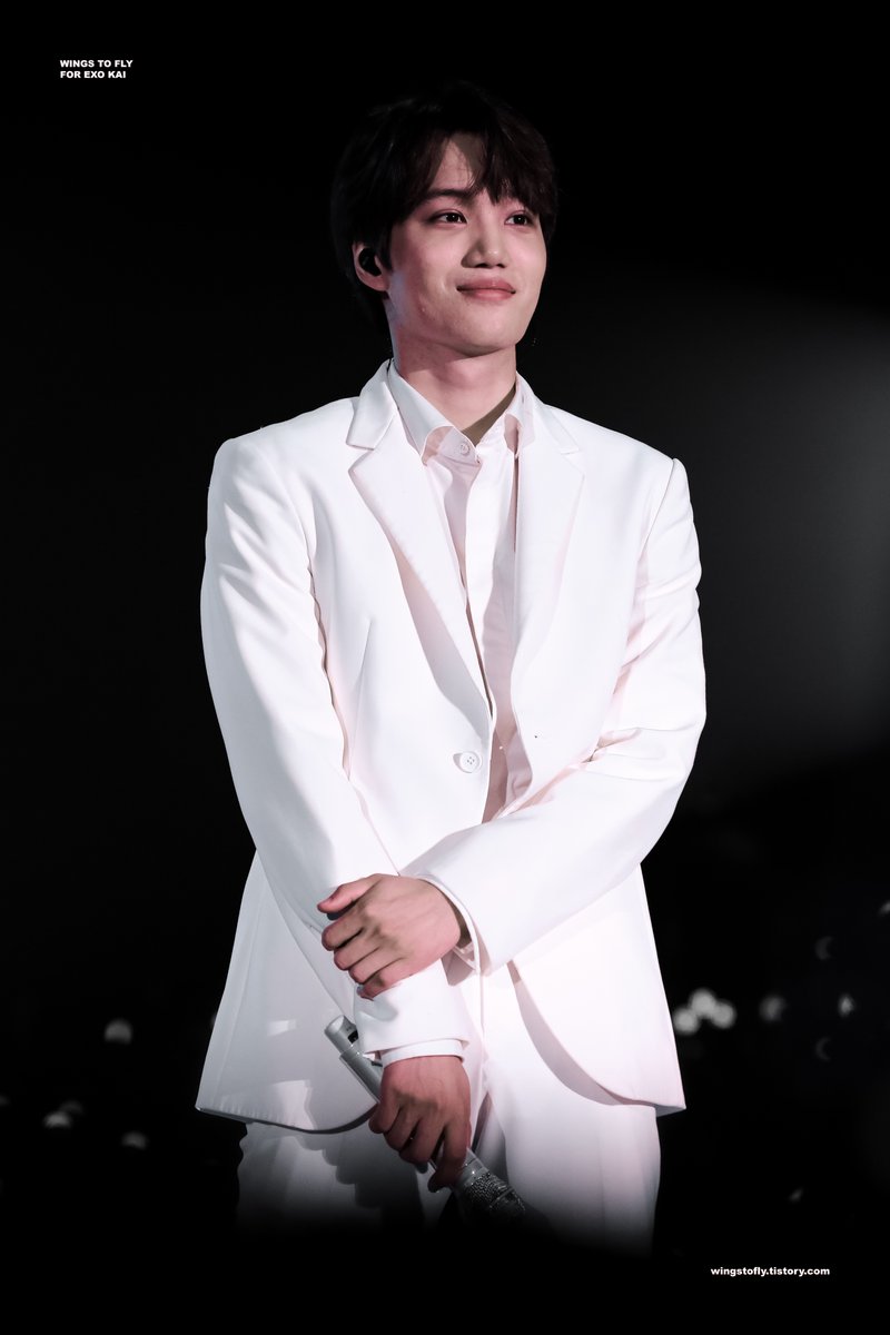 WingsToFly114's tweet photo. 𝐂𝐇𝐀𝐏𝐓𝐄𝐑 𝟗𝟓.

➖

有一種遇見，一眼凝眸，便是永恆
有一種心動，一生一次，只為一人

➖

180602-03 EXO PLANET #4 - The EℓyXiOn in Hong Kong 엘리시온 홍콩 #카이 #김종인 #엑소카이 #엑소 #KAI #EXOKAI #EXO @weareoneEXO https://t.co/C6ZWugpIUi