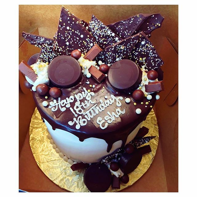 DarlingCake607's tweet photo. How much chocolate is too much chocolate?!🍫 the correct answer is there is never too much https://t.co/iMHjJzx5OM https://t.co/Y6jyxk1OZ8