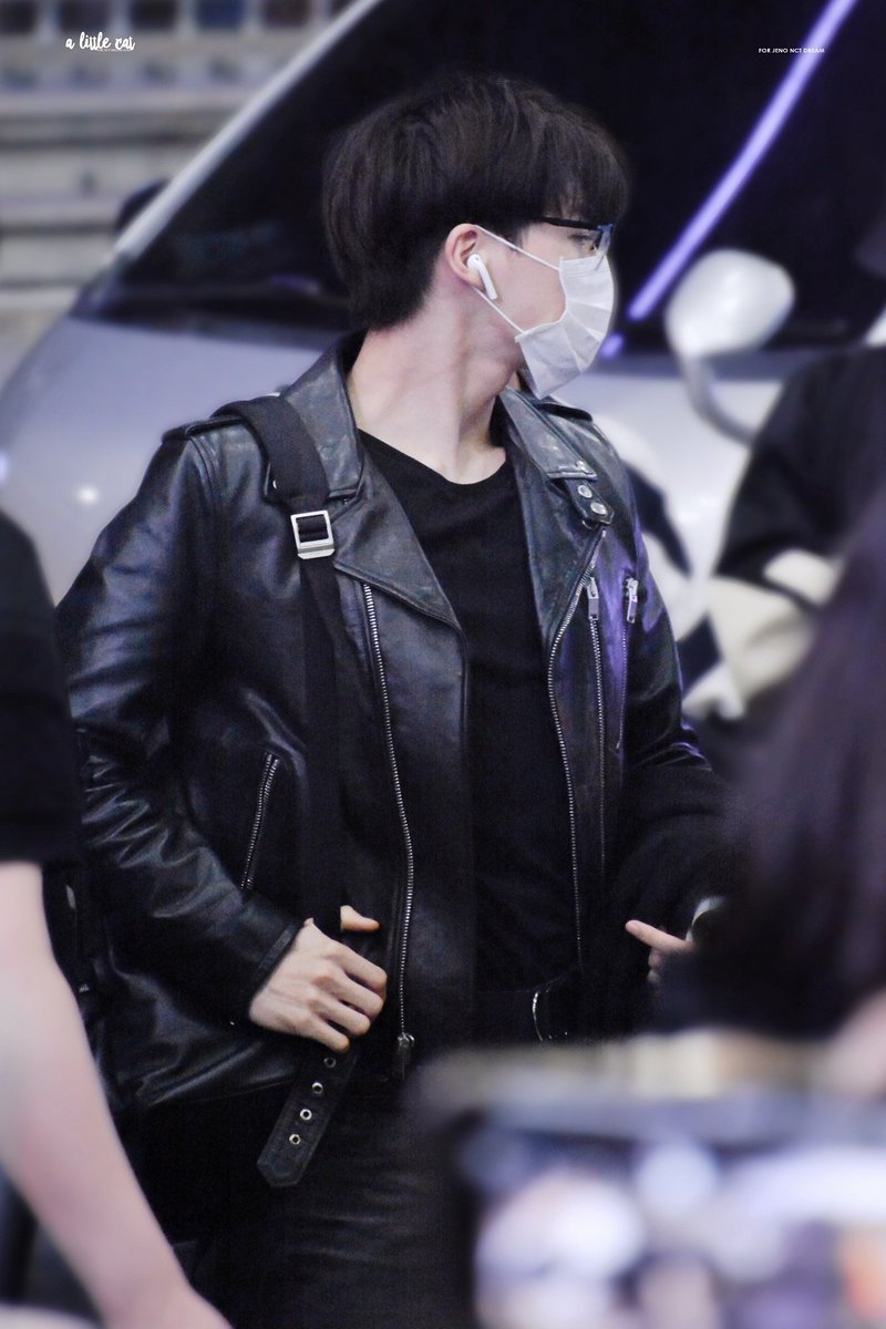 ALittleCat_JENO's tweet photo. 200112 BKK 출국 
BLACK BOY👓💣💥💀
#제노 #JENO #엔시티드림 #NCTDREAM https://t.co/8ZkPtDQWrb