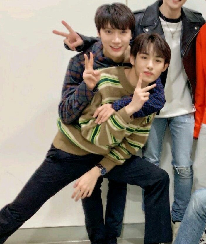 _iB2UTY's tweet photo. แขนที่พี่เตนกอด แอร์พอตที่พี่เตนซ่อน https://t.co/YedWELxbkf
