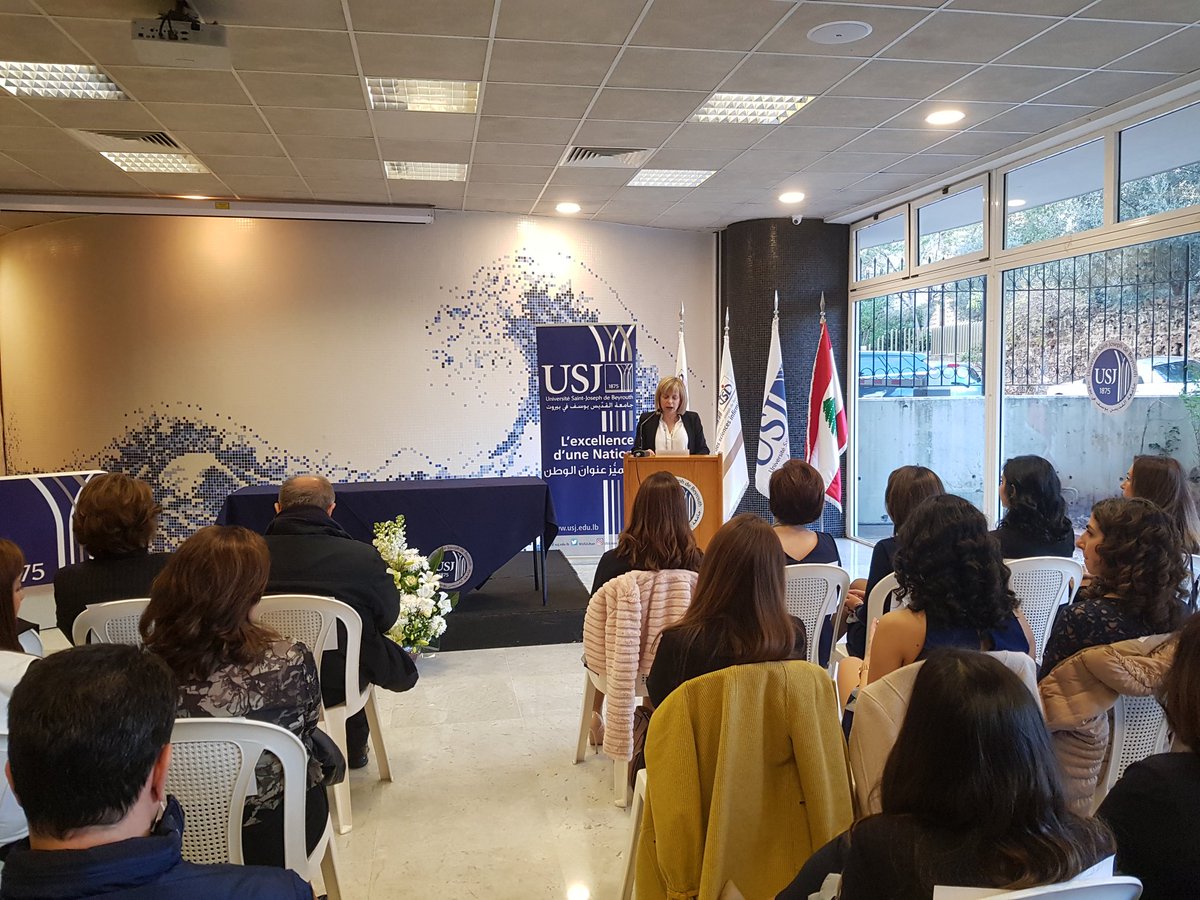 USJLiban's tweet photo. #EnDirect du #CSH #USJLiban : Cérémonie de remise des diplômes
-Diplôme universitaire en « Formation de formateurs » #FSEdu
-Diplôme universitaire en « Soins infirmiers spécialisés » #FSI https://t.co/TtQCqPTwnf