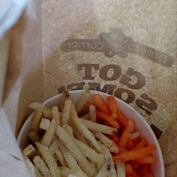 hermiesel19's tweet photo. the one that fades away my stressful working days 😍📂📅😍
#1YearFreeFries#PCGoldCard2020
@JazzGaming123 @___keyt @julescabuhat @neyatorrefiel14 @myles_aure @PotatoCorner_PH @PotatoCornerPH https://t.co/uY5DCOch1m