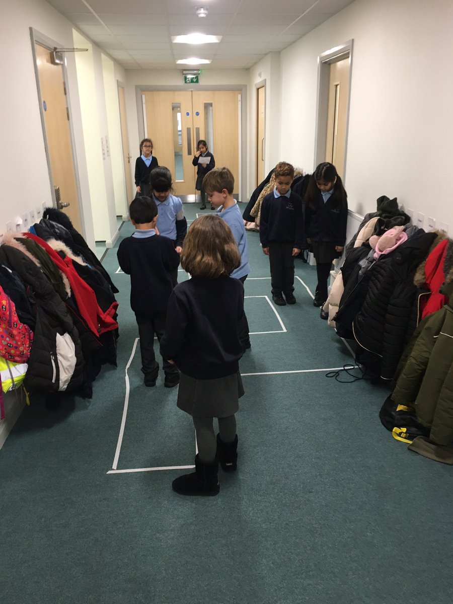 woody_year2's tweet photo. 2BW are enjoying using each other to create algorithms in Computing this afternoon! @WoodySchool #ForwardsBackwards #LeftRight #TheMaze https://t.co/mVtGZb7xae