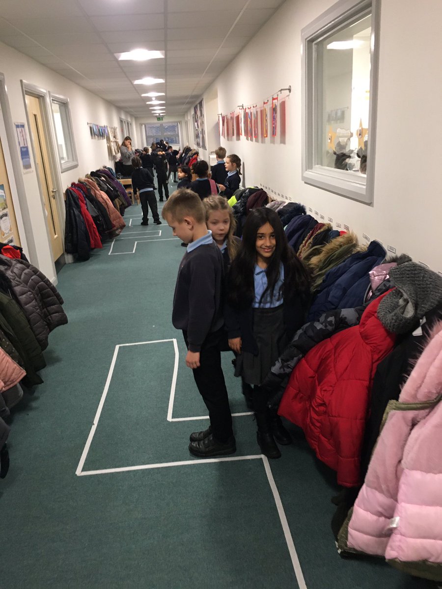 woody_year2's tweet photo. 2BW are enjoying using each other to create algorithms in Computing this afternoon! @WoodySchool #ForwardsBackwards #LeftRight #TheMaze https://t.co/mVtGZb7xae