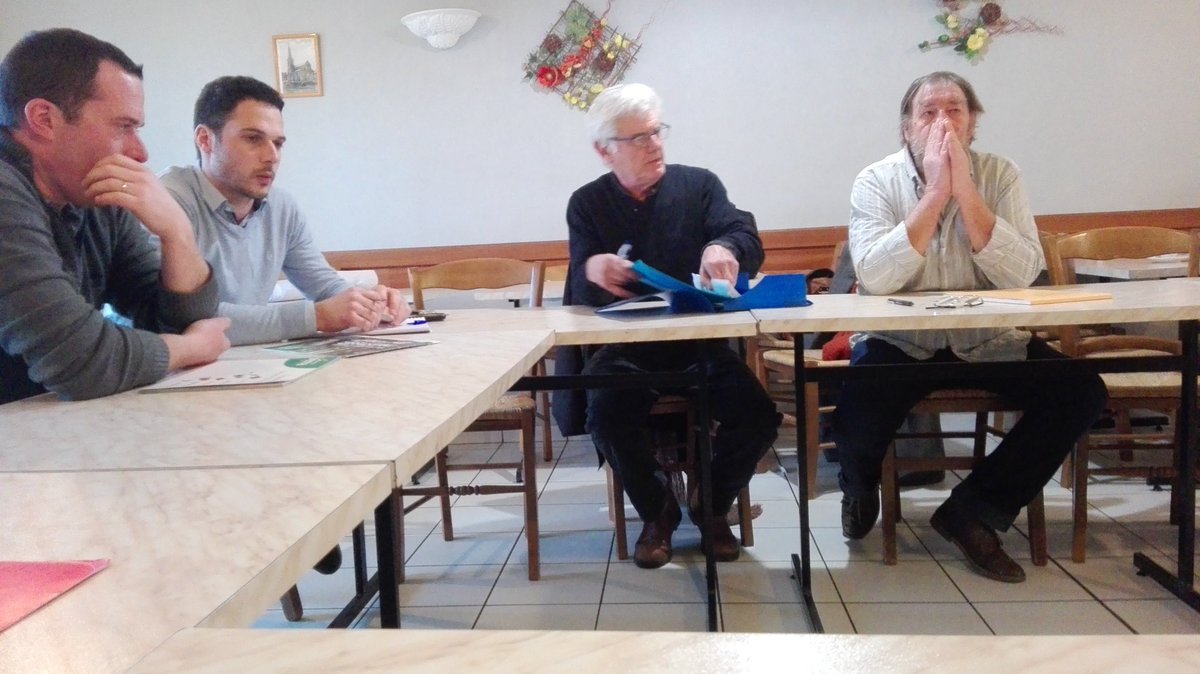 philippe_jehan's tweet photo. Quand les @Agri_53 s offusquent des intrusions de Bocage53 #agribashing mettant en cause nos pratiques agricoles . Le @bocagemayennais meilleur canton de la @lamayenne en matière de préservation des haies ne laissera pas des retraités écolos nous dicter notre métier @fdsea53 https://t.co/UndqWIVEHA