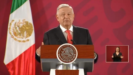CALOLUNA's tweet photo. "¿Por qué no habían medicinas? porque se robaban el dinero de las medicinas. Habían monopolios y hasta políticos que tenían el negocio de las medicinas. Por eso algunos se oponen y la campaña del desabasto. Se va acabar el huachicol en los medicamentos".
#ConferenciaPresidente https://t.co/LCQ9zlasfs