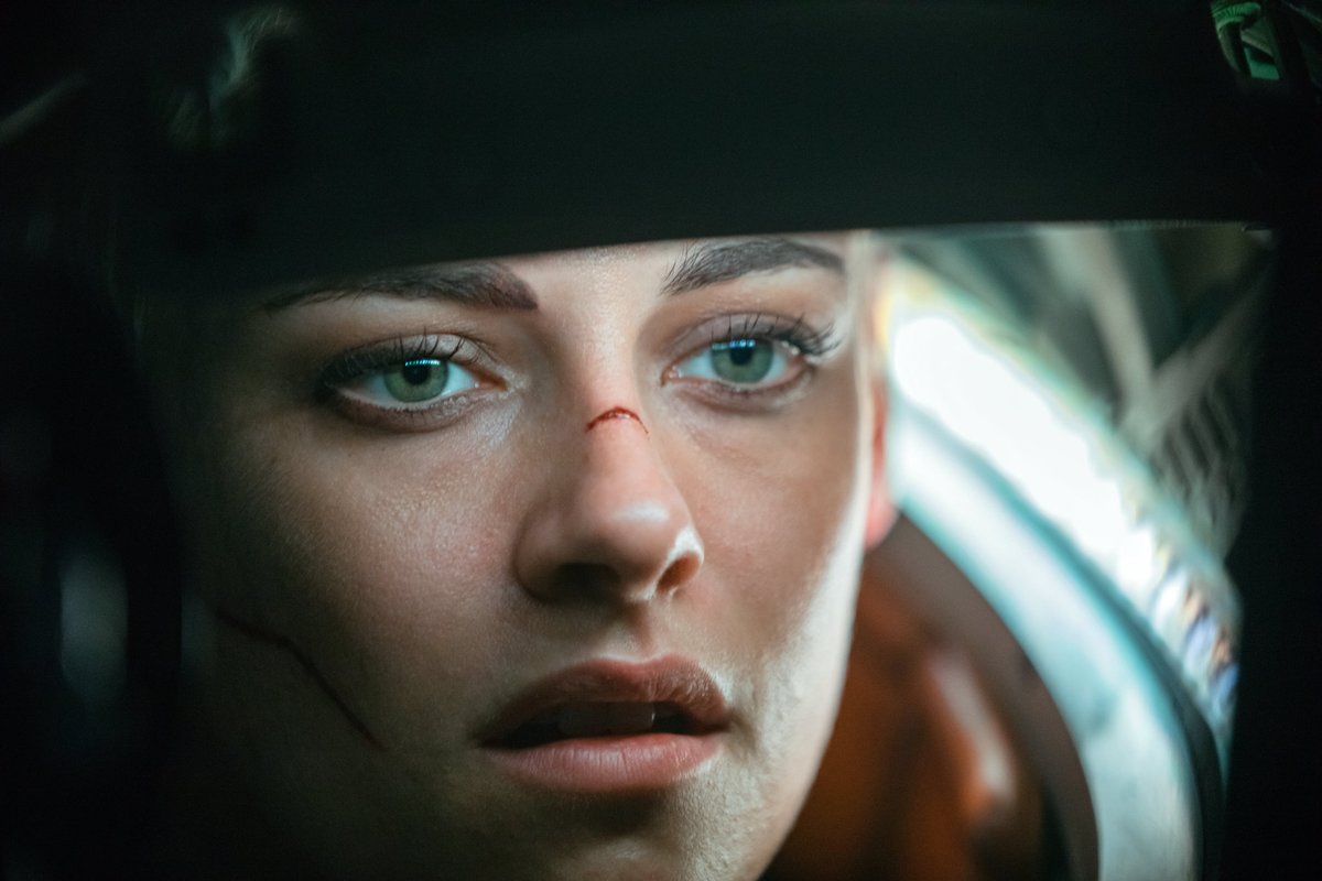  #Underwater (2020)  @superswift deliveres one of the most intense, claustrophobic movie of the year it starts within the first 2 min and it never let's go an amazing creature design, great performances especially from Kristen Stewart who shines as Norah. Awesome movie! Loved it.