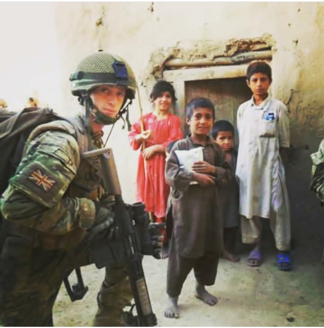 michaelparry5's tweet photo. Little throw back to me fresh faced in Helmand 2010 with the kids. 😎 #NECASPERATERRENT #2Lancs #KINGOS https://t.co/dnHM1Rxnzr
