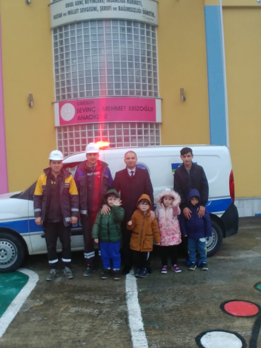 AksaOrduGiresun's tweet photo. Geleceğin enerji yıldızları ile bir aradaydık.
Enerji tasarrufunun önemini en güzel geleceğimize aktardık. 

#EnerjiTasarrufuHaftası
#GeleceğiniKoru 
#TasarrufEtRahatEt https://t.co/gR0P8i7noO