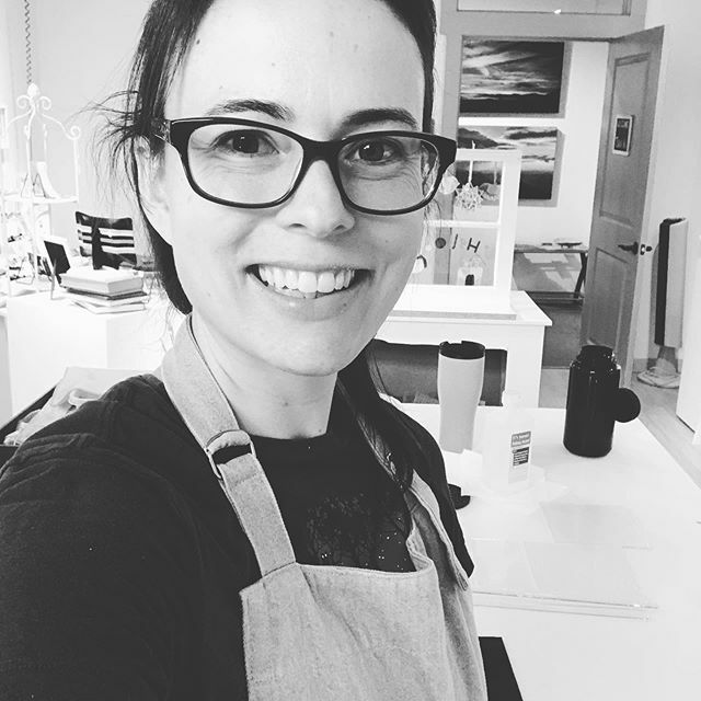 BurntToast_FG's tweet photo. Eh. I hardly ever post pictures of myself but what the hey. Hello everyone 👋 .
.
.
.
#hello #happymonday #needmorecoffee #workingstudio #avlrad #riverartsdistrict #fusedglass #asheville #ashevilleartist #womenartists #burnttoastfusedglass https://t.co/xxeu8G8qk8 https://t.co/nK8rViOZeS