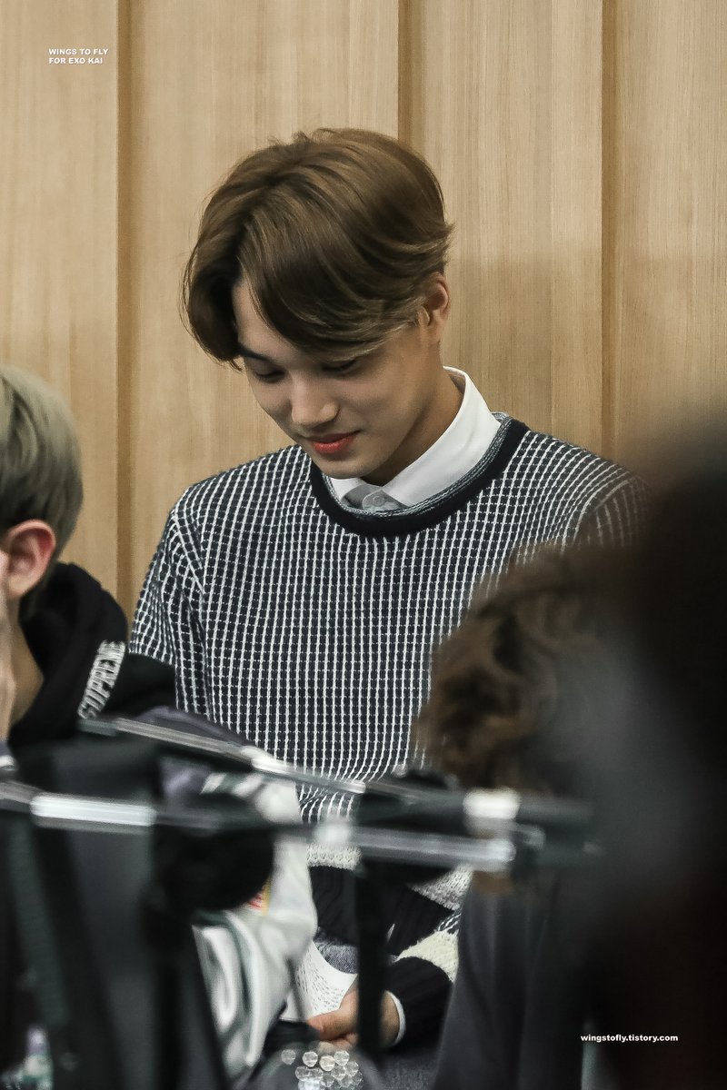 WingsToFly114's tweet photo. 𝐂𝐇𝐀𝐏𝐓𝐄𝐑 𝟏𝟎𝟔.

➖

그림처럼 멈춘 네가 보여
그 시선 끝엔

➖

150413 컬투쇼 #카이 #김종인 #엑소카이 #엑소 #KAI #EXOKAI #EXO @weareoneEXO https://t.co/ttxGq3JyRs