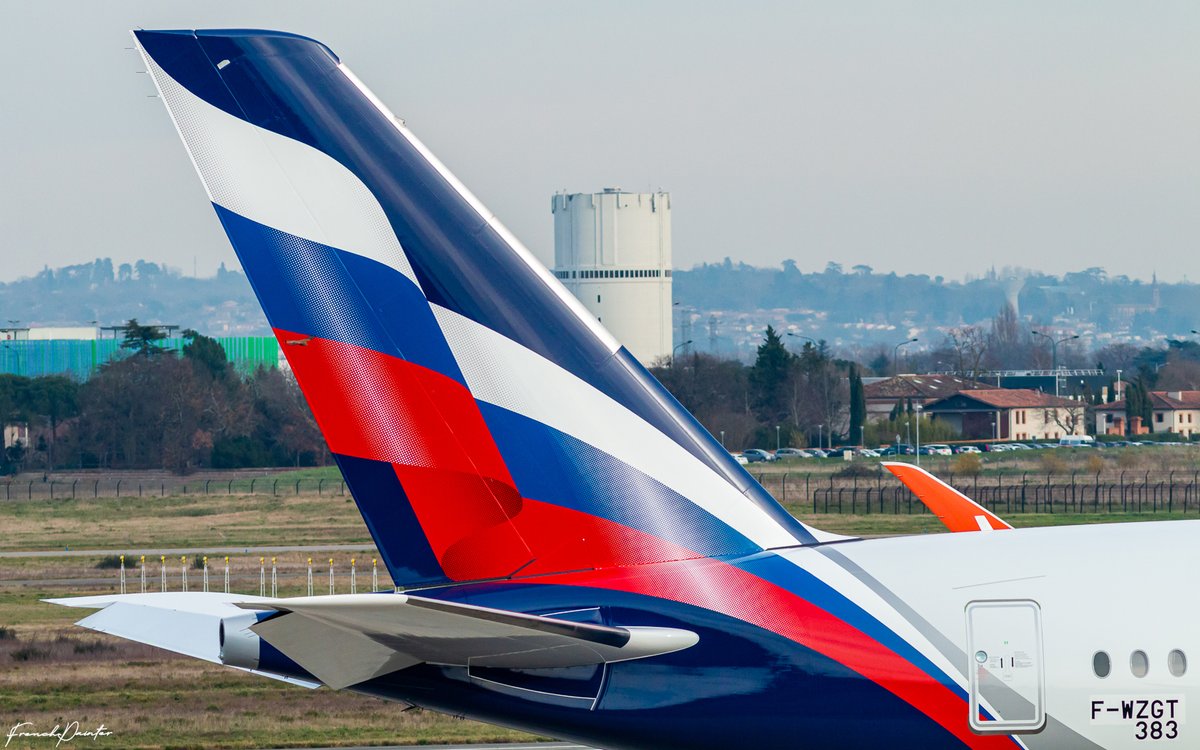 Frenchpainter's tweet image. Russian beauty just out of paint shop! 🇷🇺😍😍 First #Airbus #A350 for #Aeroflot. ✈️ #AvGeek #Russia