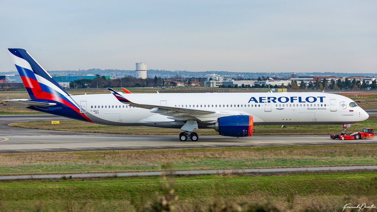 Frenchpainter's tweet image. Russian beauty just out of paint shop! 🇷🇺😍😍 First #Airbus #A350 for #Aeroflot. ✈️ #AvGeek #Russia