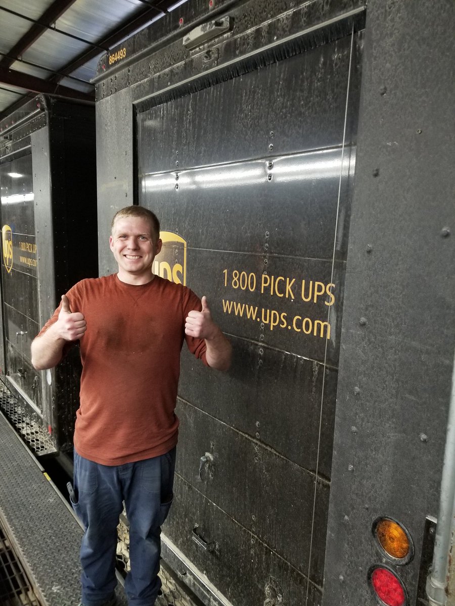 AustinCollins39's tweet photo. Hiawatha preloader Sean is ready for Monday. Great start to the week Sean! #closedoorchallenge
@ericgriffin86 @joshcrosser98 @TimPope007 @Stephanie_Dex #NPsafetyawareness #NPwellness https://t.co/I4uGVpg9L4