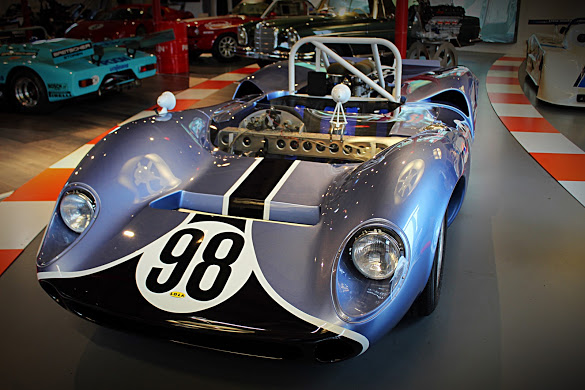 alan_auto19's tweet photo. 2 #Lola T70s owned by John #Mecom were entered for #ParneliJones and George #Follmer in the 66 #CanAm championship. This car may have also been driven by #AlUnser & #JackieStewart at #Bridgehamptonraceway & #Riversideraceway. Chassis #24 also in Feb edition @Motor_Sport
#autobau https://t.co/vuf6Ywo8Cp