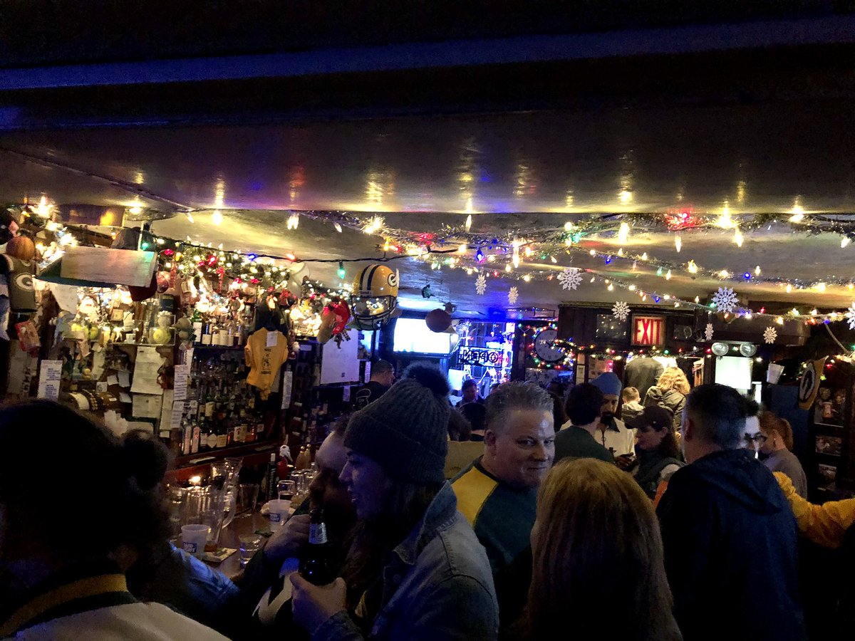 waynescullino's tweet photo. Great night last night @kettleoffishNYC. To Adrian and Pat, thank you for your kind hospitality. Adrian, youโre on the book list! #GoPackGo #packers #wisconsin #cheesehead #thataussieguy https://t.co/4ahvkBfF8n