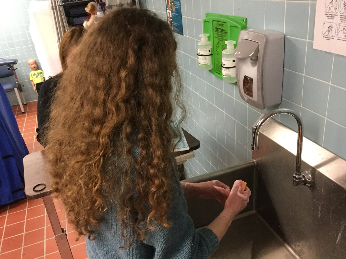McAllenISDCTE's tweet image. Principles of Health Science students at @Pride_Mustangs practice medical aseptic hand washing techniques @Spena1378