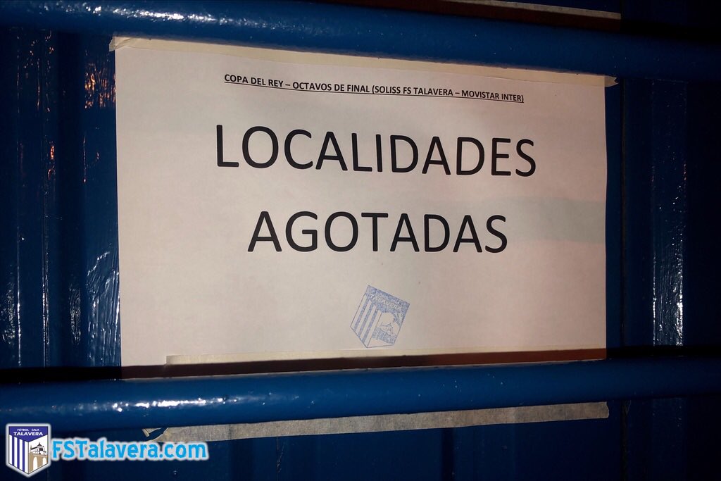 FS_Talavera's tweet photo. Cerramos taquillas con el cartel de LOCALIDADES AGOTADAS. Para mañana reservamos un pequeño remanente que la ley nos obliga y saldrán a la venta a partir de las 19:00 horas. ¡Sentimos que no hayan más localidades en el pabellón! #123Talavera https://t.co/o0H4j2nyOJ