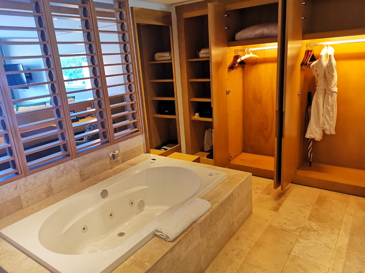 We want to share with you the look of our spacious Preferred Club Master Suites! Isn’t it beautiful? Message us prior arrival to upgrade your reservation: info.drepm@dreamsresorts.com