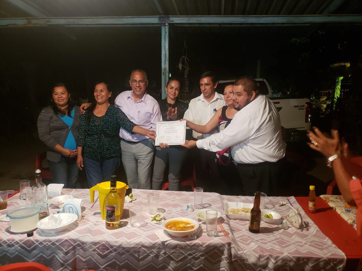 DelsolEstrada's tweet photo. Recibimos en nombre de todos los que conformamos este excelente equipo de trabajo, un reconocimiento por parte de la mesa directiva de la colonia Santa Lucia. Todos esto gracias a el apoyo de todos!
#JuntosHaciendoHistoria https://t.co/lnyxcjaR8T