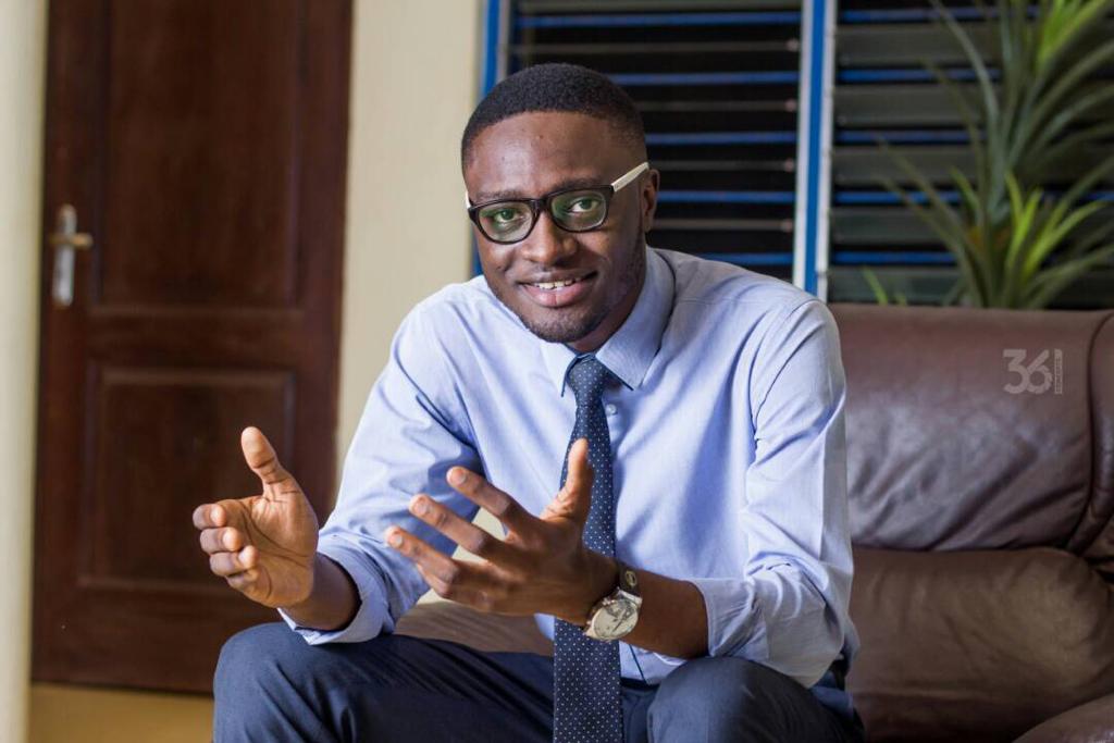 BibinibaD's tweet photo. We stretch forth our hands to the good people of University of Cape Coast, embedded in our vision is ultimate revival of hope in students activism ✊🏾. Dear Students of UCC let's embrace Team Topher 💙❤💯.
#Topher 20
#Team Topher for UCC SRC President
@Rob_alonzo https://t.co/AQWYfh2O8d