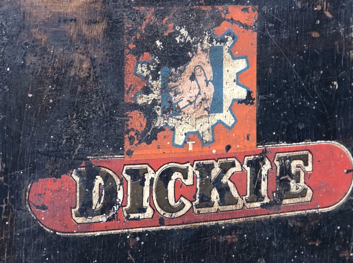 LisaMarieFranks's tweet photo. 🌟 New Stock @ Melksham Arcade🌟
Victorian Wooden DICKIE Work Ware Advertising Storage Box. £38.
#workware #dickies #storagebox #woodenbox #box #boxes #tools #text #font #brocante #chippypaint https://t.co/AiBp2I3SAv