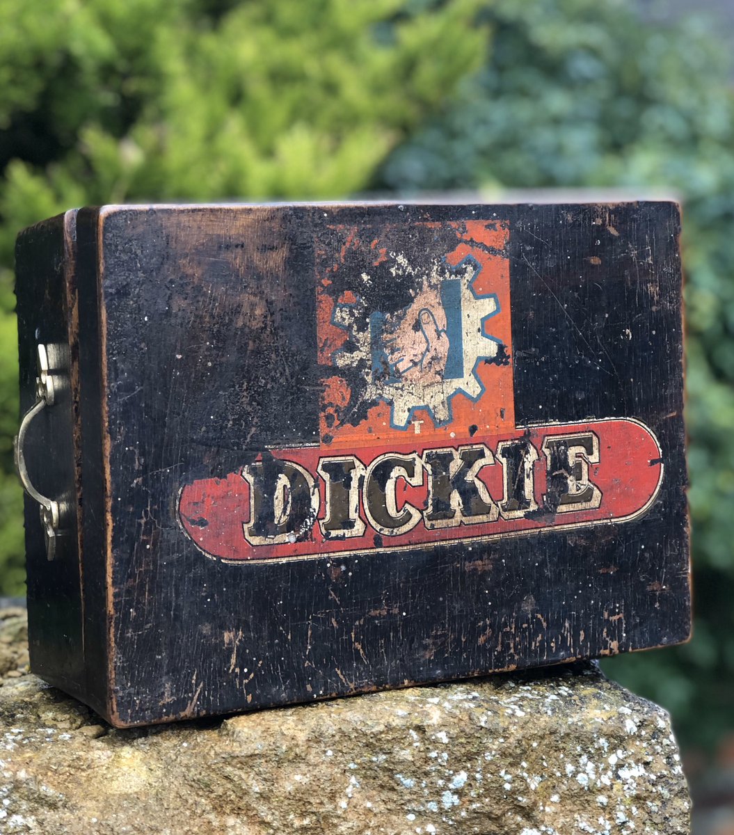 LisaMarieFranks's tweet photo. 🌟 New Stock @ Melksham Arcade🌟
Victorian Wooden DICKIE Work Ware Advertising Storage Box. £38.
#workware #dickies #storagebox #woodenbox #box #boxes #tools #text #font #brocante #chippypaint https://t.co/AiBp2I3SAv