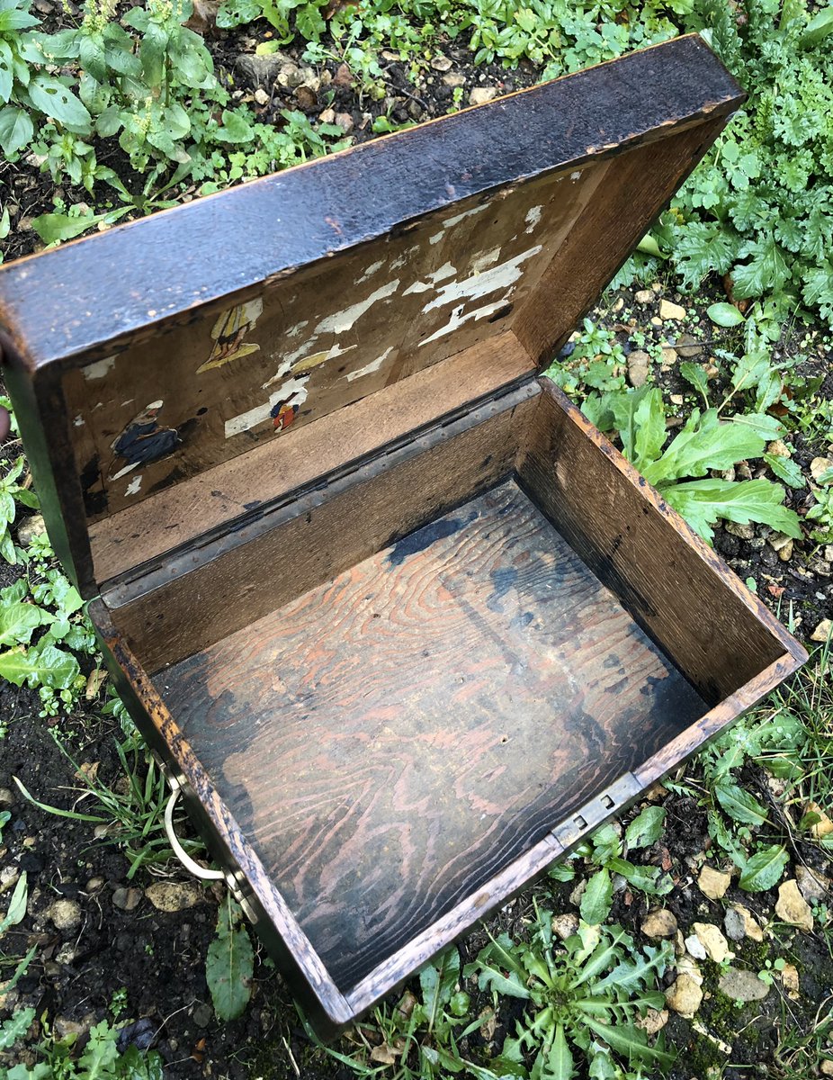 LisaMarieFranks's tweet photo. 🌟 New Stock @ Melksham Arcade🌟
Victorian Wooden DICKIE Work Ware Advertising Storage Box. £38.
#workware #dickies #storagebox #woodenbox #box #boxes #tools #text #font #brocante #chippypaint https://t.co/AiBp2I3SAv