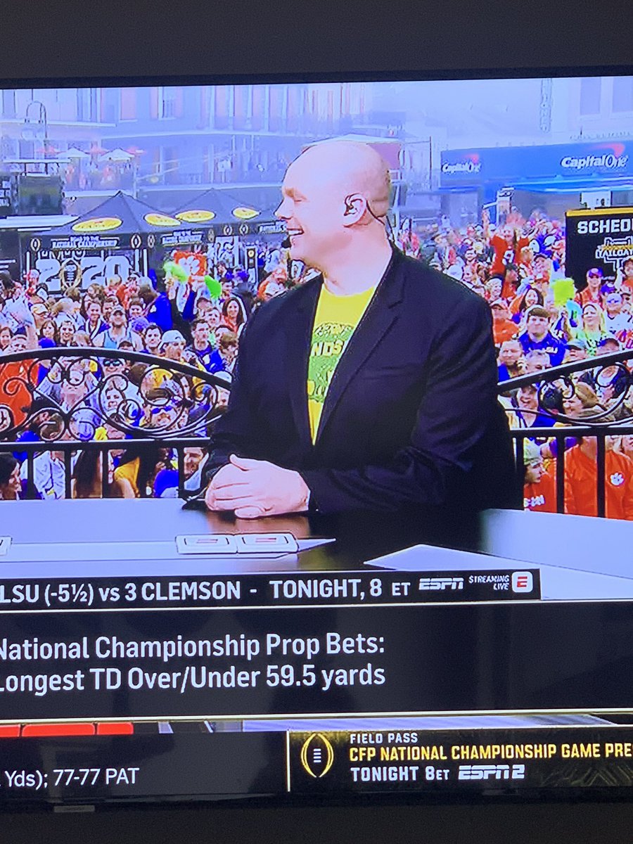 MeganZeeOnAir's tweet photo. Love turning on @espn and seeing an #NDSU Bison shirt! #Leg8cy #Hornsup @NDSUfootball https://t.co/7kFopWUT6b