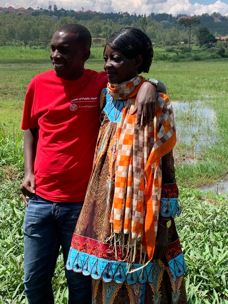 carl_ltd's tweet photo. Our supply chain of #Sweetpotaos are very strong because of d relationship we have with farmers,together with students from @Cornell University who are at #CARLGROUP for now,we visited ones of our suppliers in @Muhangadis &shared sme good agriculture practices with this students https://t.co/PI5s6uhCm8