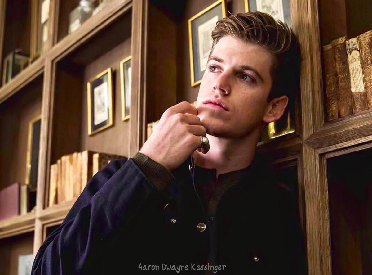 kessingerbch's tweet photo. “look at me, just a loser,
 just good, just bad, 
 i’m a sinner, i’m a killer, 
 what i’m doing?
 i’m saying that i’m human.” https://t.co/2WPvs2l9UT