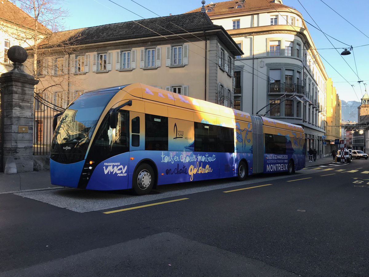 tousenchoeur's tweet photo. Quand un bel événement s'annonce sur la Riviera, ça se voit! Merci aux #VMCV et à l'agence L'Elixir à #Montreux pour ce magnifique bus à l'effigie de cette 10ème édition de Tous en Choeur. Attention, les places se font rares ! Infos: https://t.co/Wv1r48cMsh https://t.co/X0j3HcSJJV