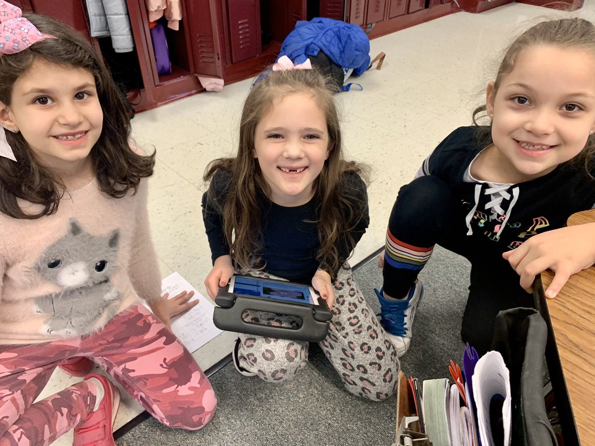 2ndgradewilson's tweet photo. These 2nd graders worked very hard on today’s Woodland Day!  They researched, found pictures, started and finished iMovie presentations! @d46webmaster @LcglickmanLynn https://t.co/YzWMWTE2iO