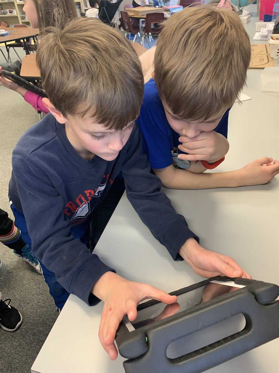 2ndgradewilson's tweet photo. These 2nd graders worked very hard on today’s Woodland Day!  They researched, found pictures, started and finished iMovie presentations! @d46webmaster @LcglickmanLynn https://t.co/YzWMWTE2iO
