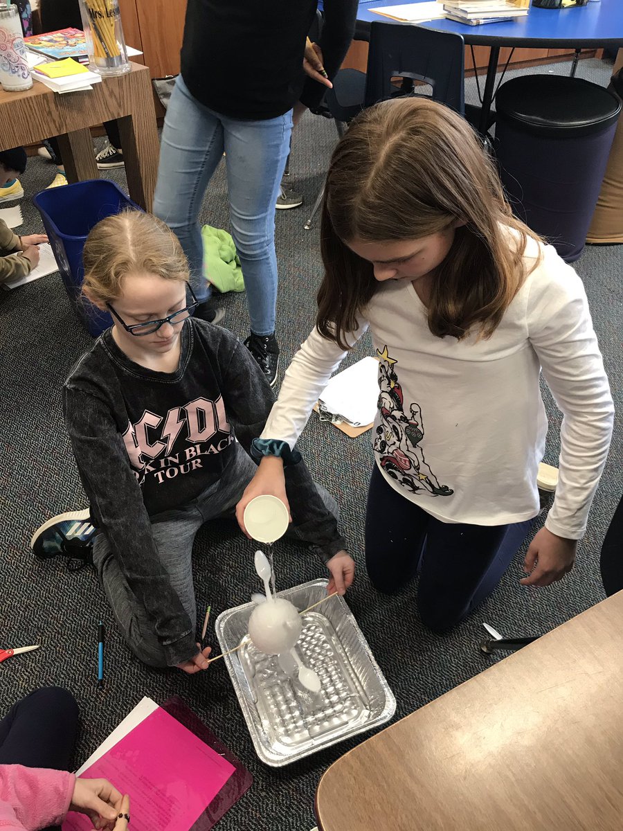 Lesniewiczd70's tweet photo. Students creating water turbines and seeing how water is used to produce electricity #d70raptors #d70shinyapple https://t.co/QZZ8BlVrP0