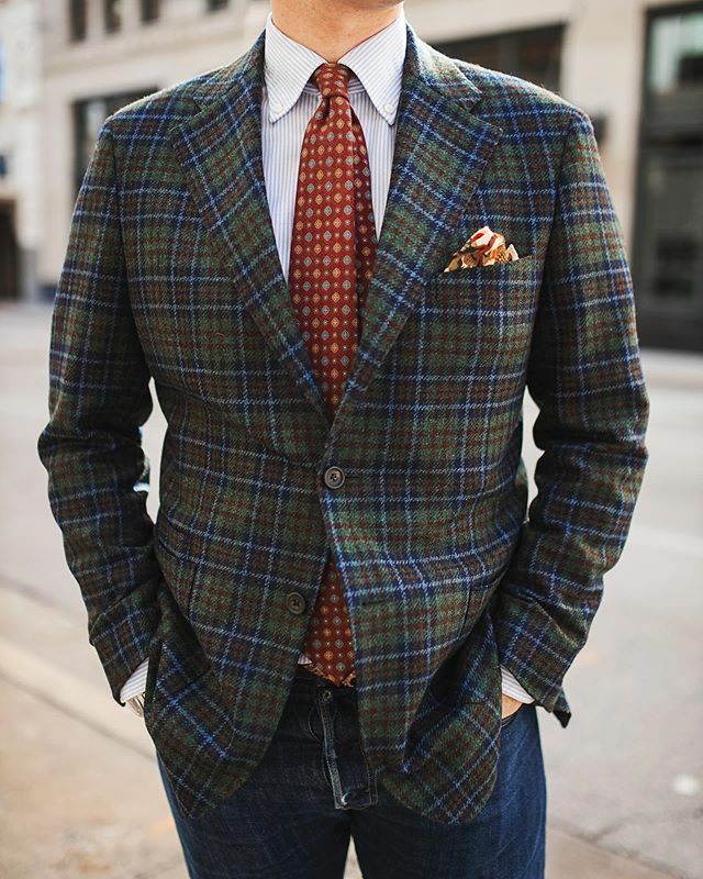 Here’s another shot of our Rogers store manager, <a href="/jpdarnell/">Justin Darnell</a>, in his custom <a href="/samuelsohn/">S</a> sport coat. It is made from an English wool with patch pockets and a 3-roll-2 button configuration that helps the coat dress up or down easily. Interested in learning … ift.tt/36RGgGb