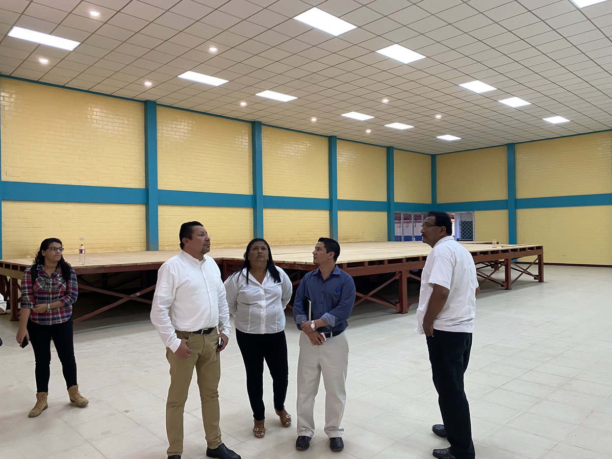 minednicaragua's tweet photo. #AHORA | Autoridades de @minednicaragua realizan visita a los avances de rehabilitación de la infraestructura escolar del Instituto Nacional de Chinandega “Miguel Ángel Ortez y Guillen” 

#EnVictoriasEducativas 📚📖🎉 https://t.co/WPD310Ej8R