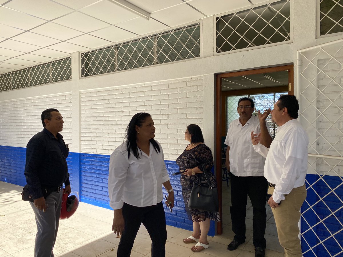 minednicaragua's tweet photo. #AHORA | Autoridades de @minednicaragua realizan visita a los avances de rehabilitación de la infraestructura escolar del Instituto Nacional de Chinandega “Miguel Ángel Ortez y Guillen” 

#EnVictoriasEducativas 📚📖🎉 https://t.co/WPD310Ej8R