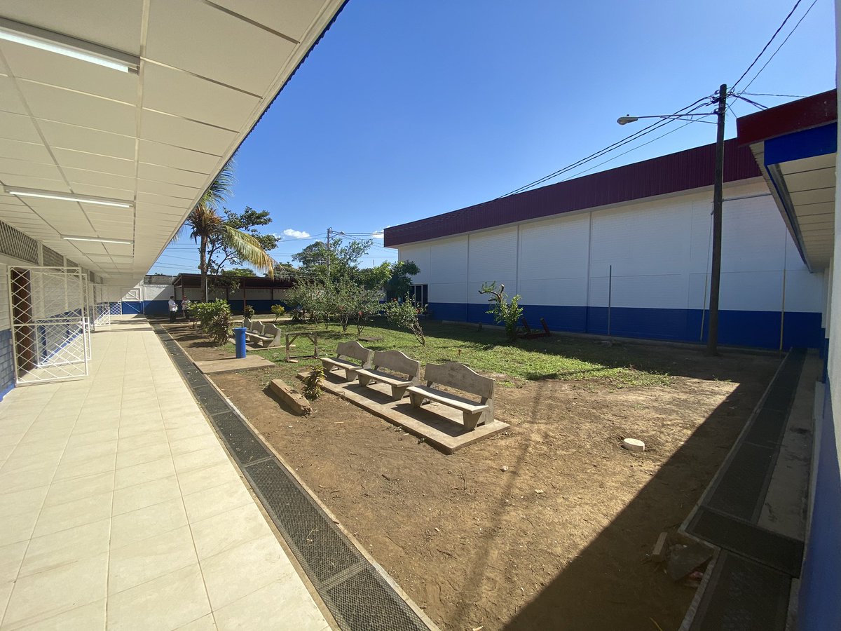 minednicaragua's tweet photo. #AHORA | Autoridades de @minednicaragua realizan visita a los avances de rehabilitación de la infraestructura escolar del Instituto Nacional de Chinandega “Miguel Ángel Ortez y Guillen” 

#EnVictoriasEducativas 📚📖🎉 https://t.co/WPD310Ej8R