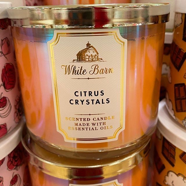 KathrynsScGifts's tweet photo. "Bath &amp; Body Works: The Shimmering 2 Tone Candles"

I love the new packaging for the #bathandbodyworks #3wick #candles They are perfect sparkling goodies. You can score when it comes to #homedecor if you invest in these. Easy on the eyes...along with the best candle scents https://t.co/Fj8hb5ju1P