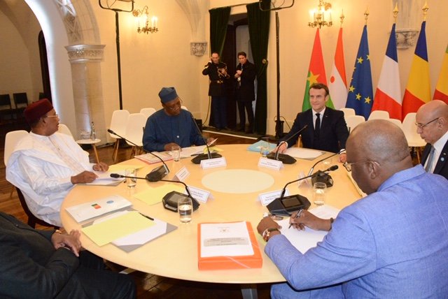 rochkaborepf's tweet photo. La mise sur pied de l'Etat-major conjoint G5Sahel-France dans le cadre de la coalition internationale pour le Sahel va permettre à nos armées de monter en puissance et d'engranger des résultats probants dans la lutte contre le terrorisme. https://t.co/xNFJO8hgRC