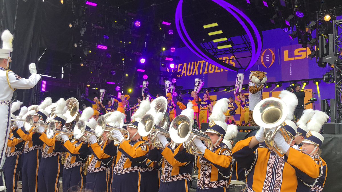 TiffsDeals's tweet photo. #CFBPlayoff #GeauxTigers 💜💛🏈💛💜 https://t.co/ywqpcyWbwj
