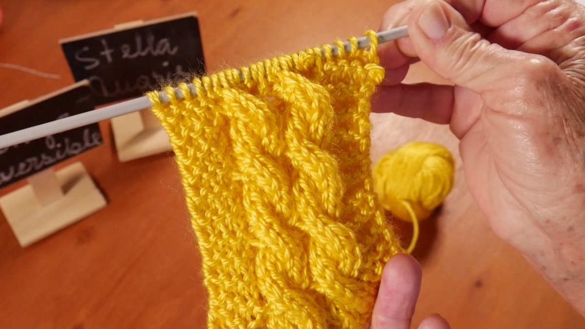 tejerconlucila's tweet photo. Hoy les muestro esta idea: Una trenza reversible, ideal para tejer una manta.
💥https://t.co/1CzXs0AYrV
#IdeasyConsejos #TejerBien #TejerFacil #DIY #AprendeaTejer https://t.co/SJ3npmL08V