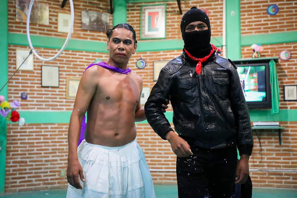 mar_pasan's tweet photo. Festival de Danza EZLN
"Bailate otro mundo" #muxe #lukasavendaño #Muxes #IndigenasZapotecos #BrownRevolution #queerRevolution
https://t.co/5NH1GDYrYN https://t.co/stmwE4Gpqh