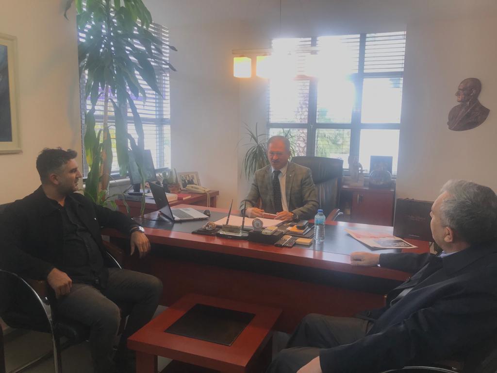 TÜMSİAD Muğla Şube Başkanı Sayın Abuzer KARTAL ve TÜMSİAD Muğla Şube Başkan Yardımcısı Nurcan ERDOĞAN, Esnaf Odası Başkanı Sayın Mehmet SOYDEMİR'i makamında ziyaret ettiler.