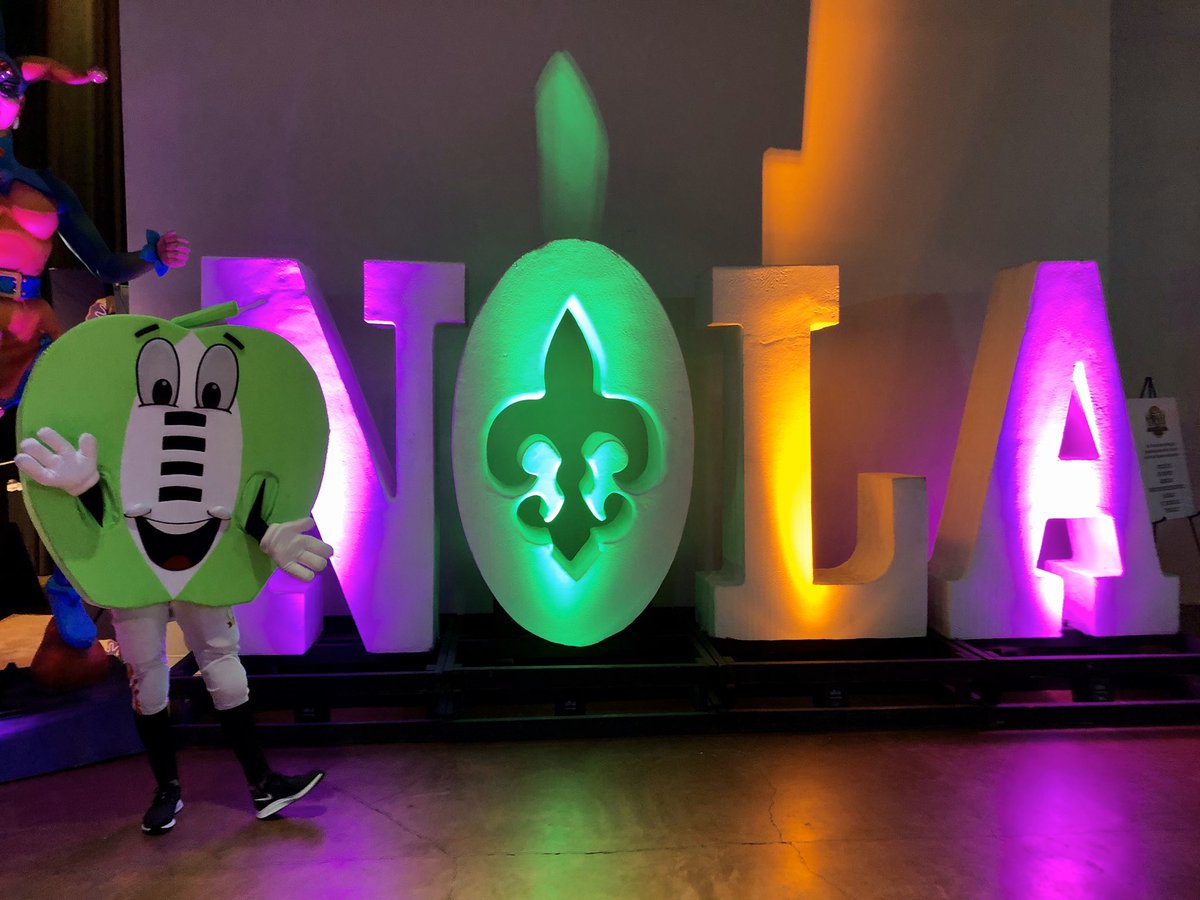SpencerKiper's tweet photo. The @CFPExtraYard Taste of the Championship was hands down one of the best socials I’ve ever attended. Delicious food, signature cocktails, and the amazing company of my emotional support spouse and #NTOY19 / #LASTOY families. Couldn’t have been a better night! #LASTOY19 https://t.co/dbx4Lp1zoX