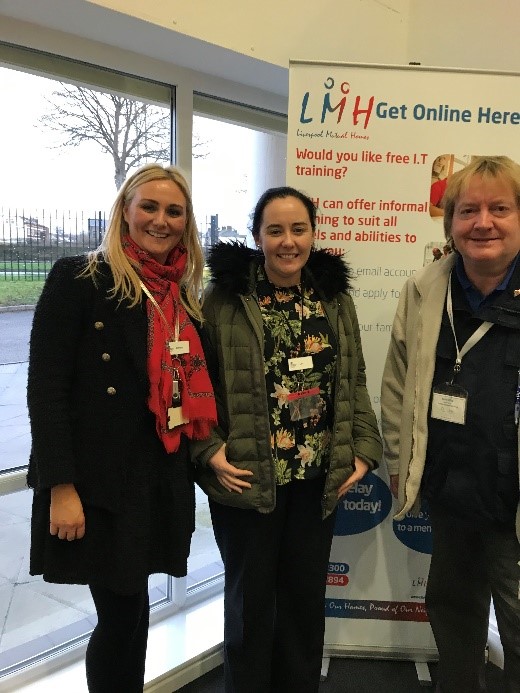 PeteJamiesonDWP's tweet photo. Patricia and Lisa #Toxteth Outreach Team have been out in the community at @WeAreTorus delivering a drop-in service with Kevin @evdevtrust in #Clubmore this afternoon. A great service to support our customers #workingcollaboratively
#commmunityoutreach https://t.co/JWAcnOEw1E